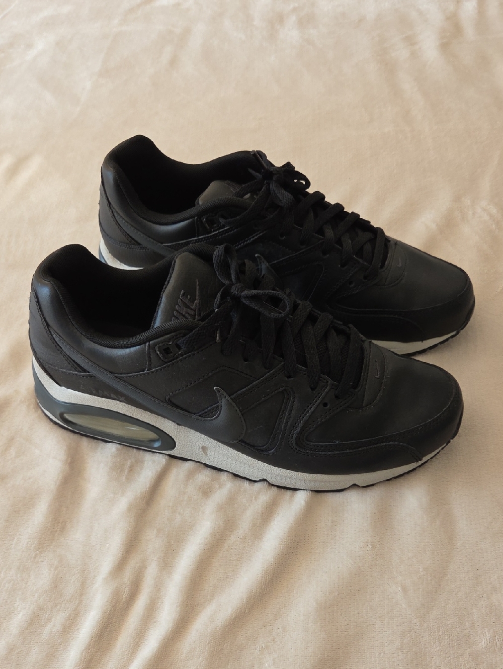 EUC Men's Nike Air Max Sneakers, Size 10.5, Black Leather
